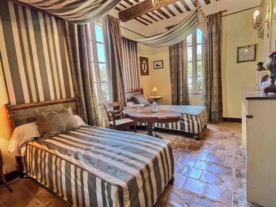 Chez Lydia - Osez La Vie De Chateau ! Pont Du Gard, Uzes Remoulins Dış mekan fotoğraf