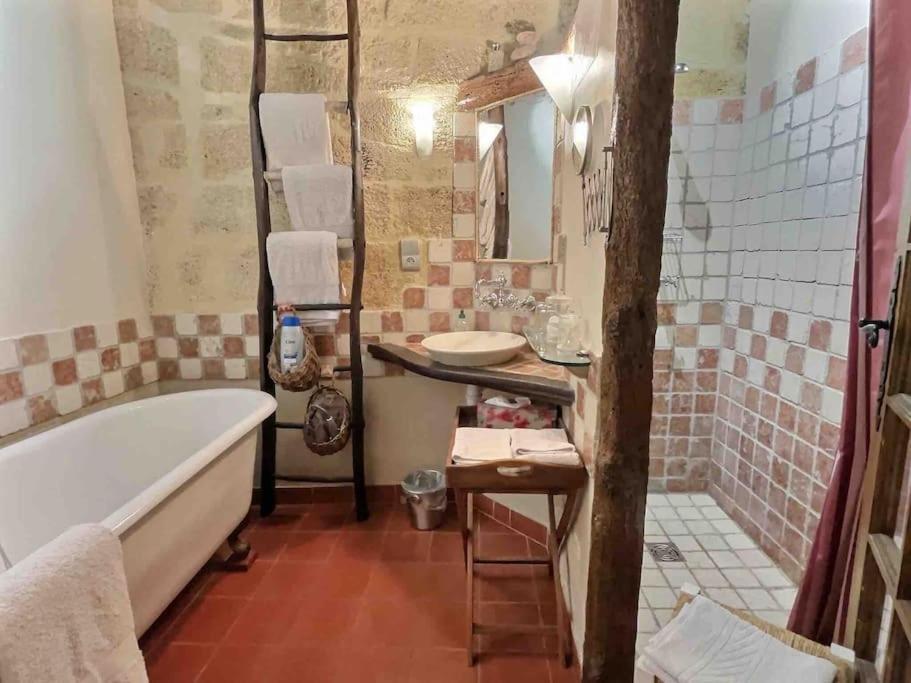 Chez Lydia - Osez La Vie De Chateau ! Pont Du Gard, Uzes Remoulins Dış mekan fotoğraf